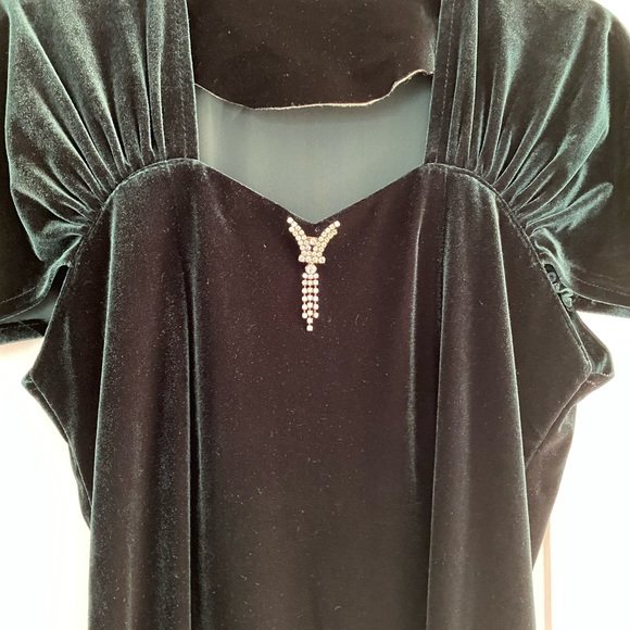 Green velvet gown - Picture 3 of 7